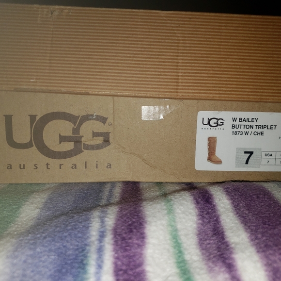 Uggs - Picture 2 of 5